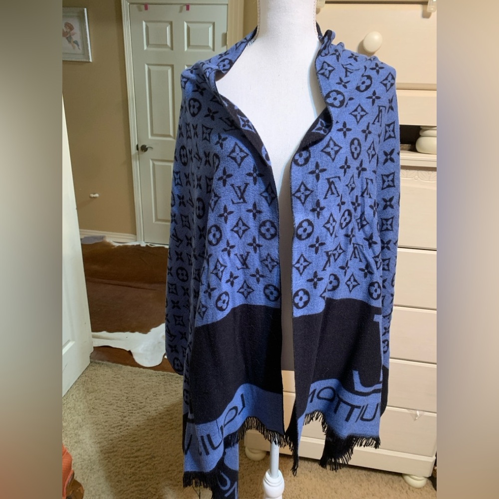 “Louis Vuitton” convertable Scarf shawl 72"x25" - Picture 2 of 7